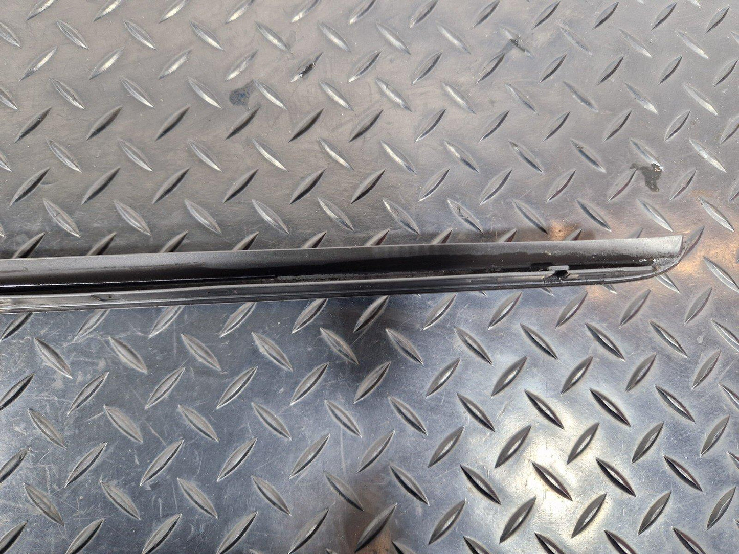 16-23 AUDI A5 SPORTBACK FRONT RIGHT WINDSHIELD WATER DEFLECTOR STRIP 8W6854328B