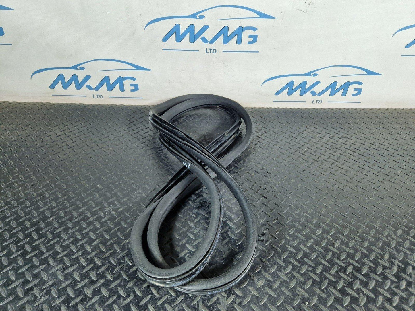 11-19 MERCEDES ML W166 OEM REAR LEFT OR RIGHT SIDE DOOR RUBBER SEAL A1666970151