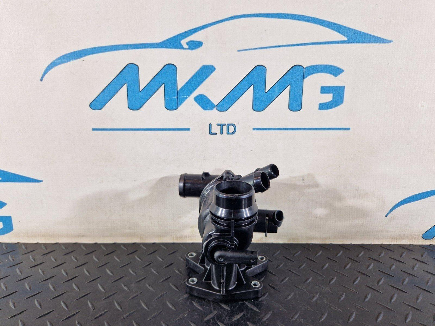 19-ON RANGE ROVER EVOQUE L551 THERMOSTAT HOUSING M4D3-8575-AB