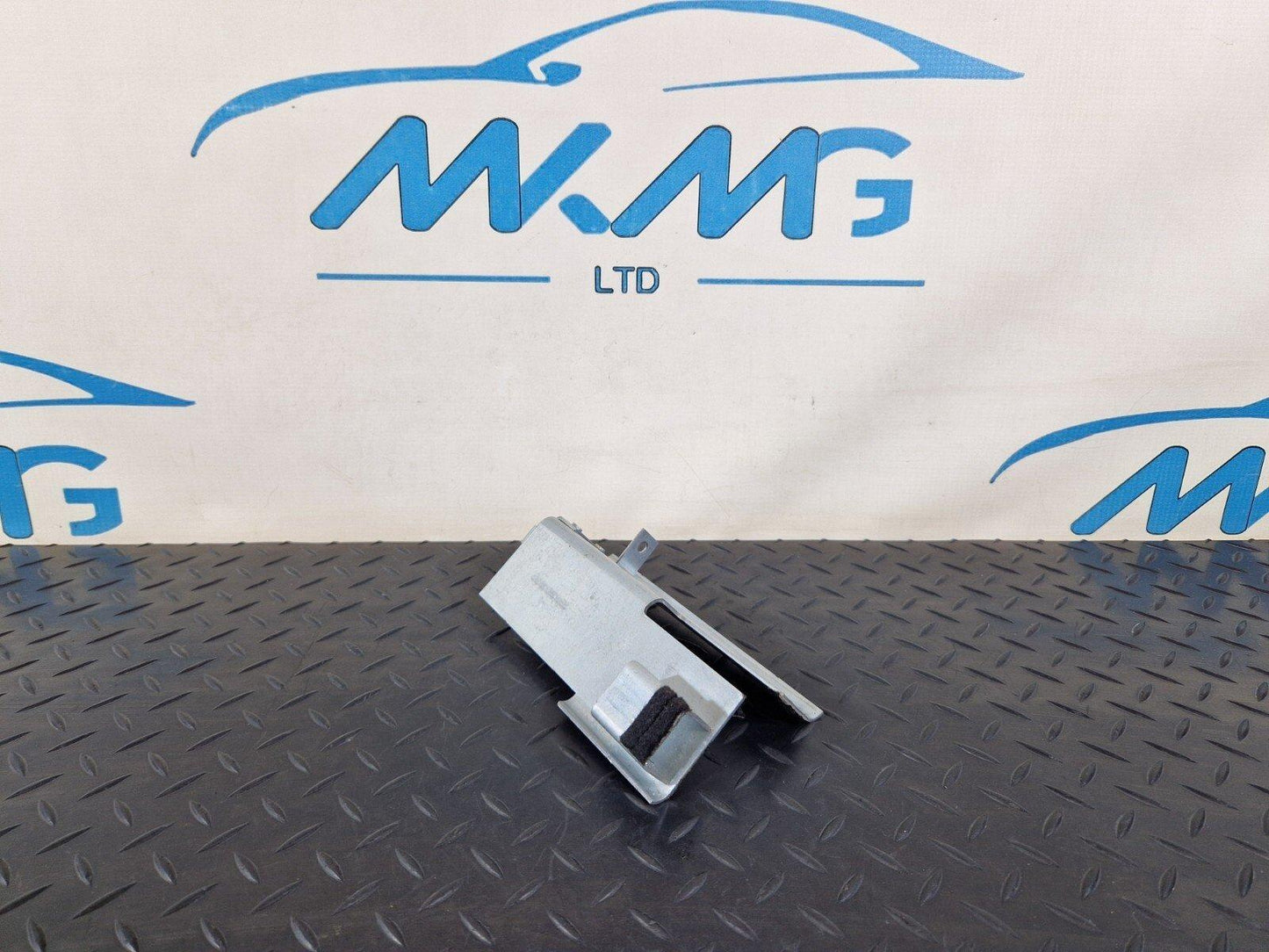 10-15 AUDI Q7 4L GENUINE OEM BATTERY HOLDER 7L0801387D