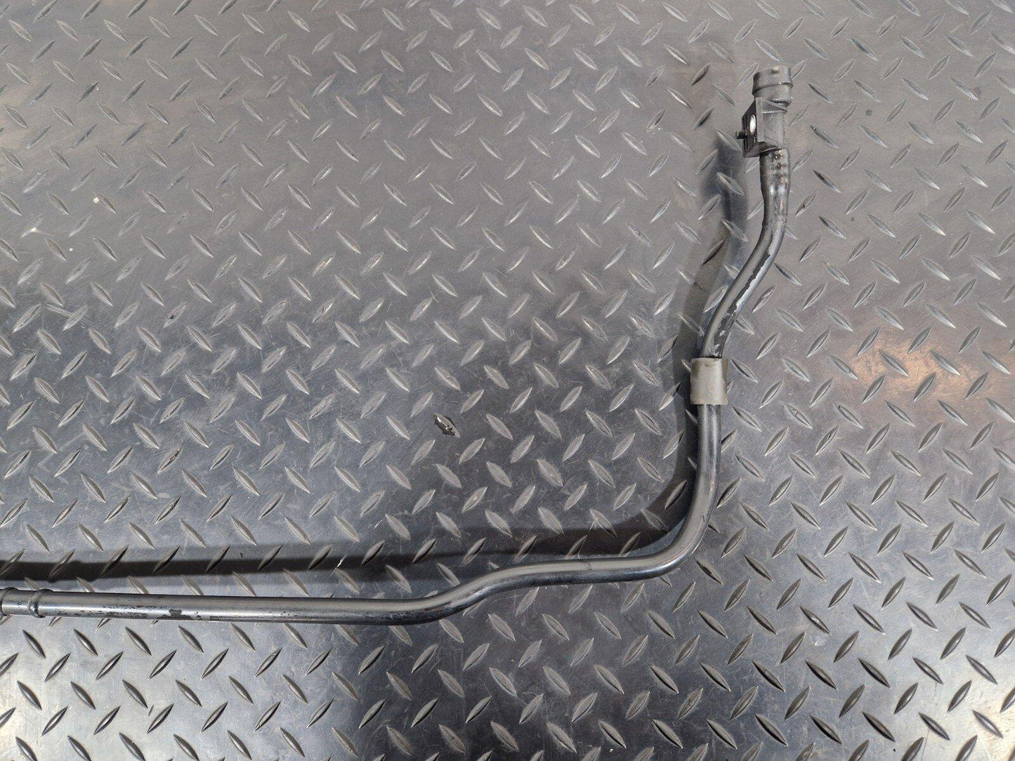 19-ON MERCEDES BENZ CLA C118 VACUUM HOSE PIPE A1774301800