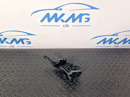 18-ON MERCEDES BENZ A CLASS W177 FRONT LEFT BRAKE HYDRAULIC LINE BRACKET HOLDER