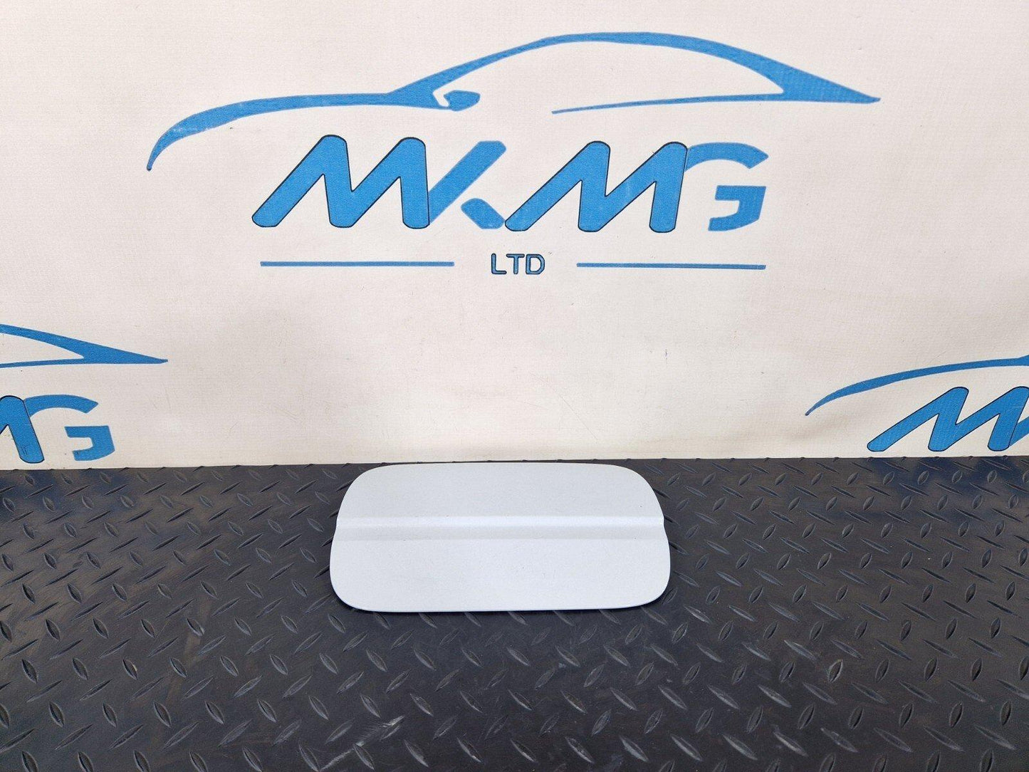16-19 AUDI A4 B9 S-LINE GENUINE FUEL DOOR FLAP IN GLACIER WHITE 8W0809907 LS9R