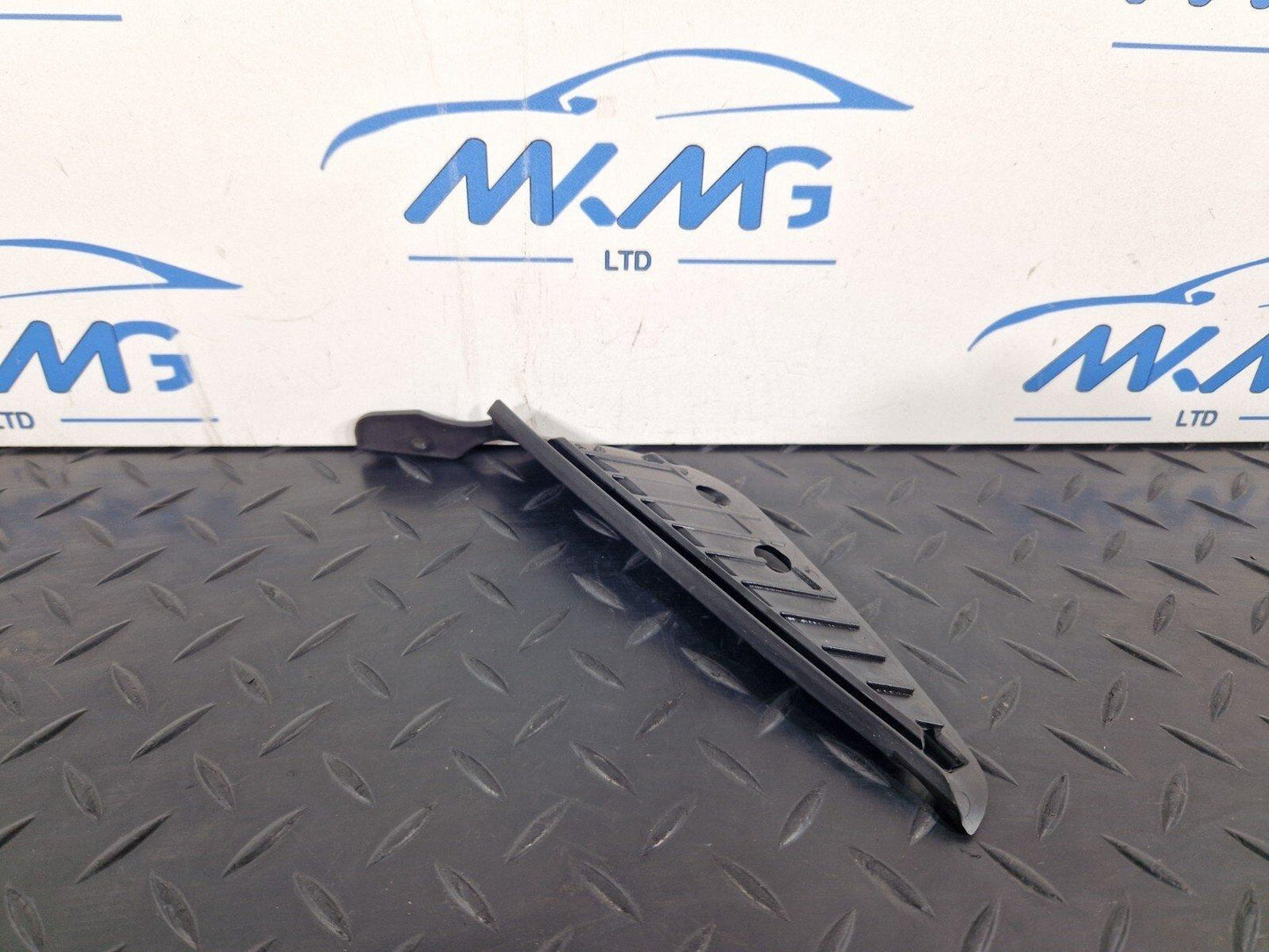 16-24 AUDI A5 F5 CONVERTIBLE FRONT RIGHT O/S MUD DEFLECTOR COVER TRIM 1402000014