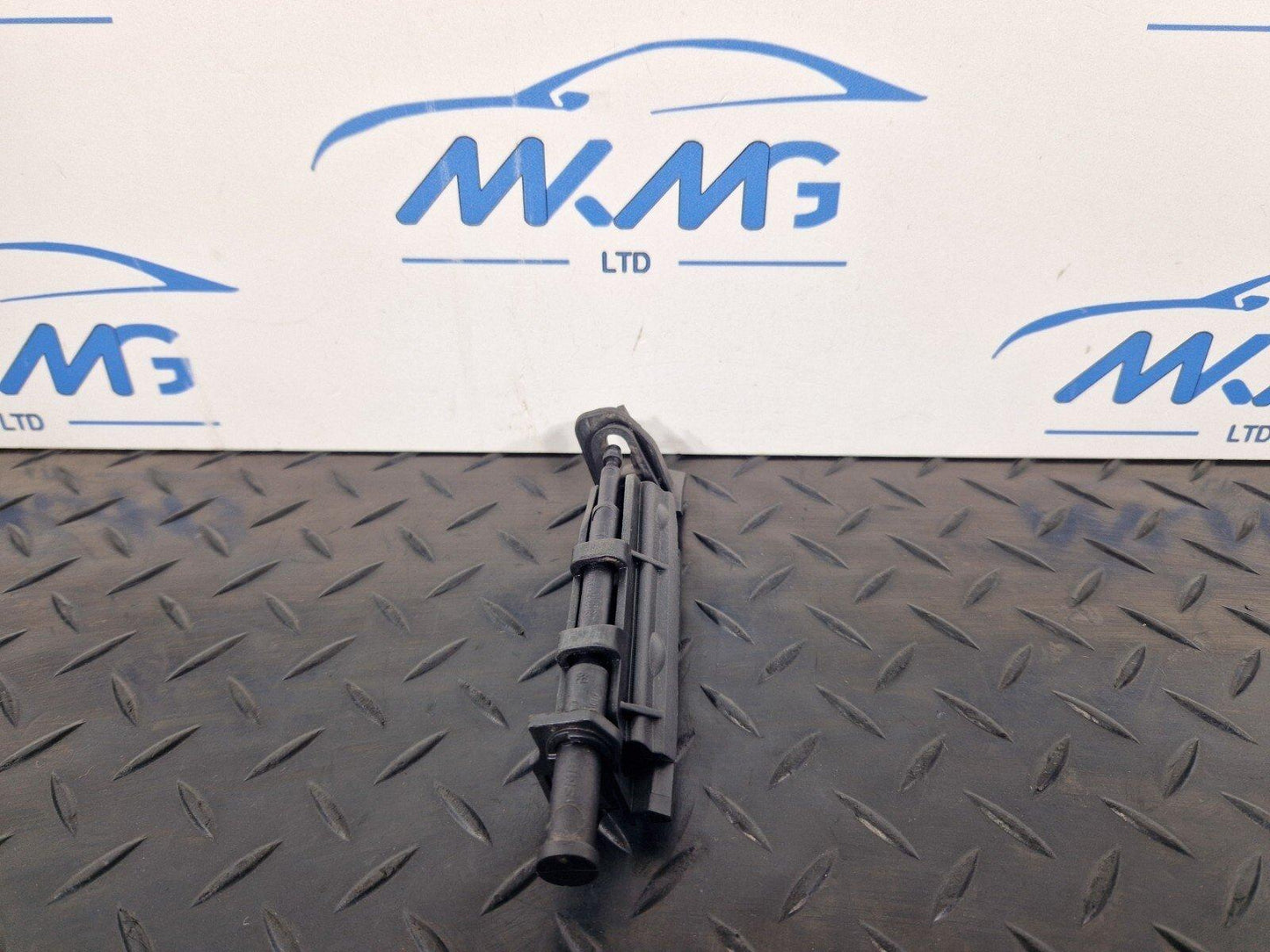 16-19 AUDI A4 B9 S-LINE REAR BUMPER BRACKET GUIDE LEFT PASSENGER SIDE 8W5807889