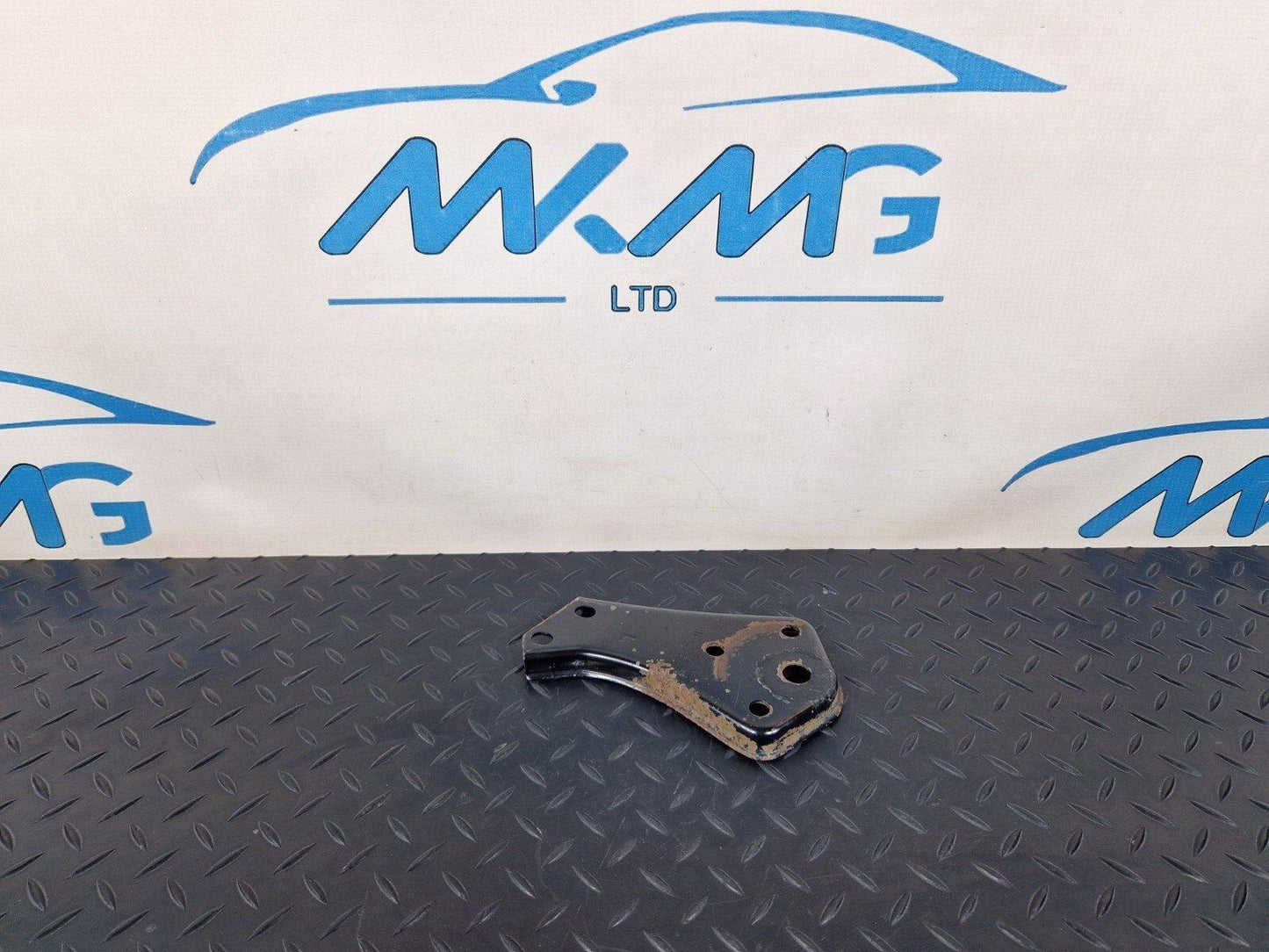 14-21 MERCEDES BENZ C200d W205 REAR AXLE SUBFRAME LEFT STOP PLATE A2053520700