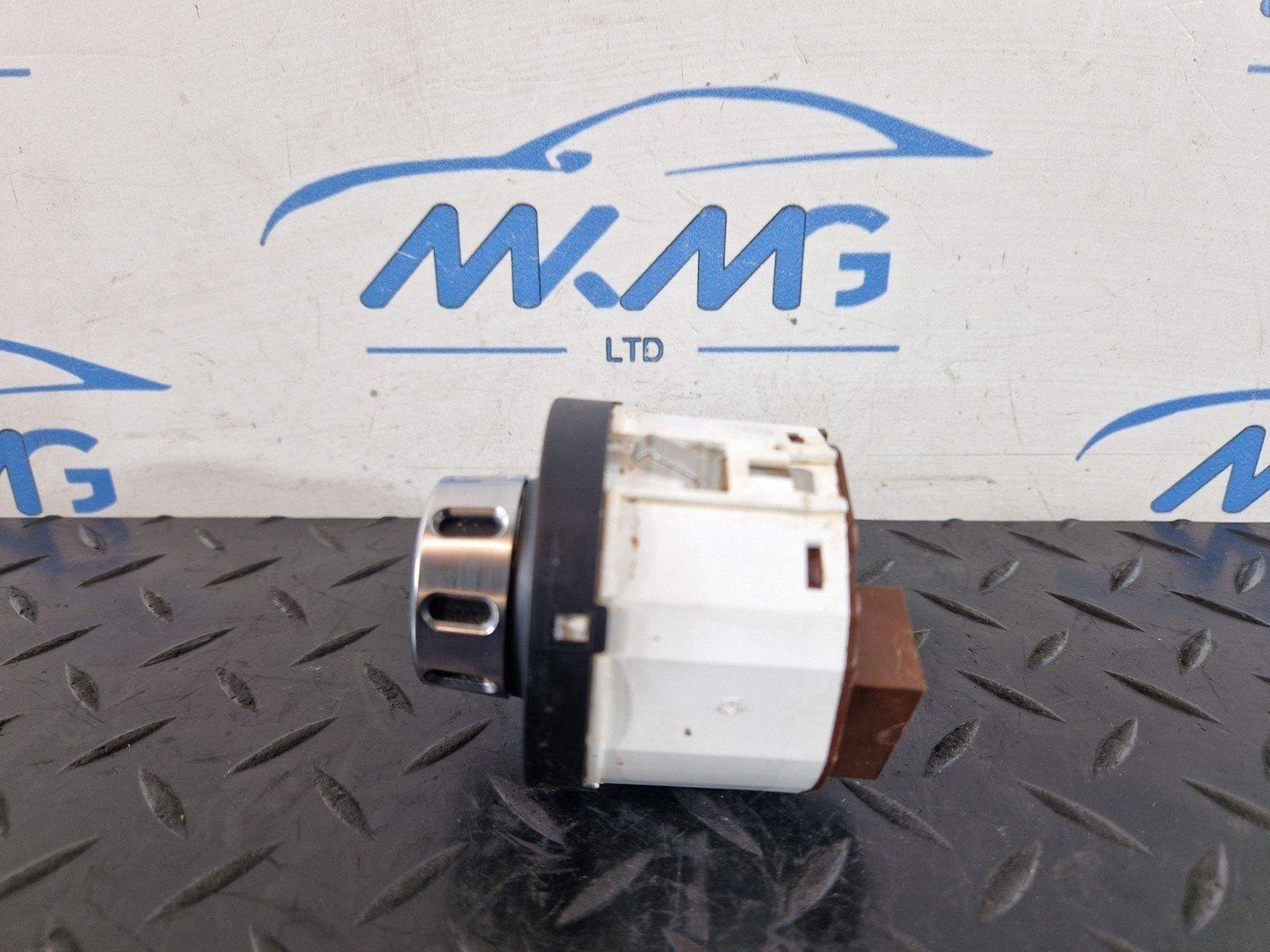 10-18 VW TOUAREG 7P GENUINE DIFFERENTIAL LOCK SWITCH OFF ROAD 7P6941435D