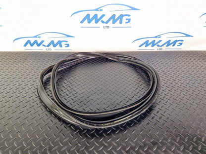 12-18 MERCEDES BENZ W176 TAILGATE BOOT TRUNK LID SEAL GASKET RUBBER A1767400078
