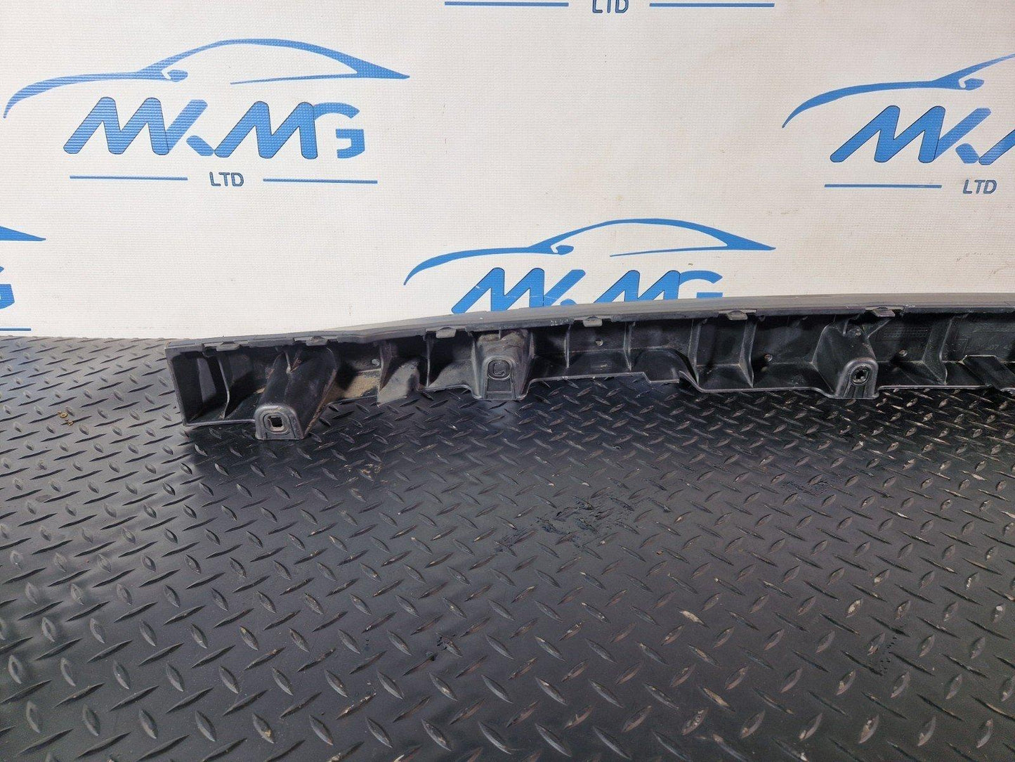 16-20 AUDI Q7 4M GENUINE OEM REAR BUMPER CENTER MOUNT BRACKET 4M0807458