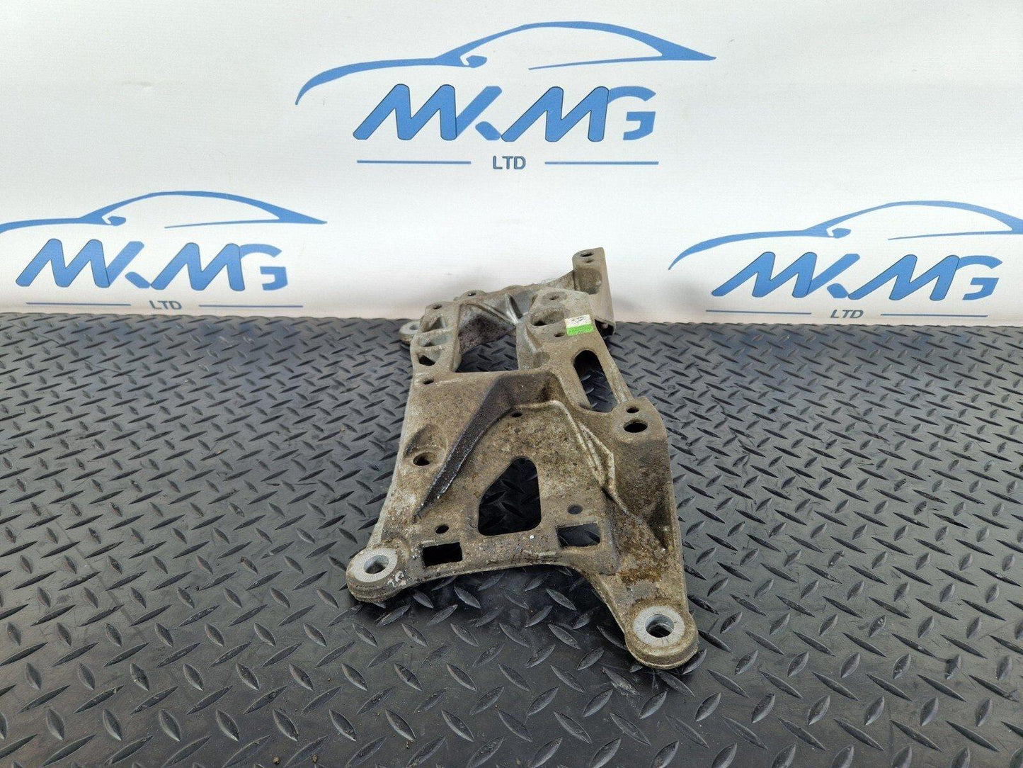 16-19 AUDI A4 B9 GENUINE OEM GEARBOX TRANSMISSION MOUNT BRACKET 8W0399262AE