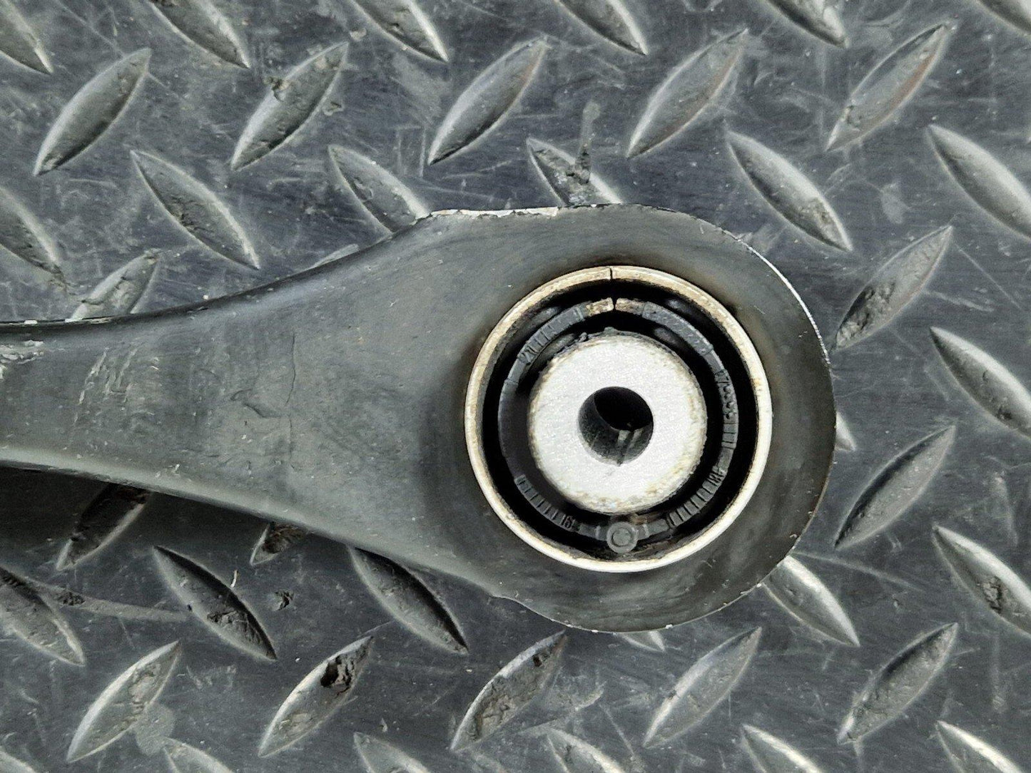 16-19 AUDI A4 B9 GENUINE OEM REAR RIGHT O/S CONTROL ARM 4M0505292D 4M0505425D