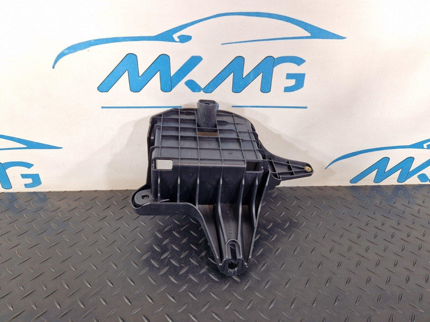 14-21 MERCEDES BENZ C300h W205 GENUINE BATTERY HOLDER BRACKET A2055451640