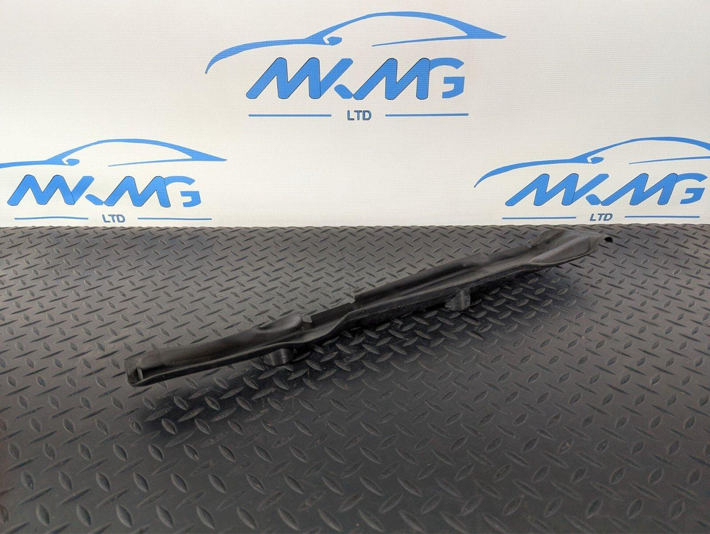 16-19 AUDI A4 B9 GENUINE OEM FRONT LEFT SIDE N/S WING FENDER COVER 8W0821111