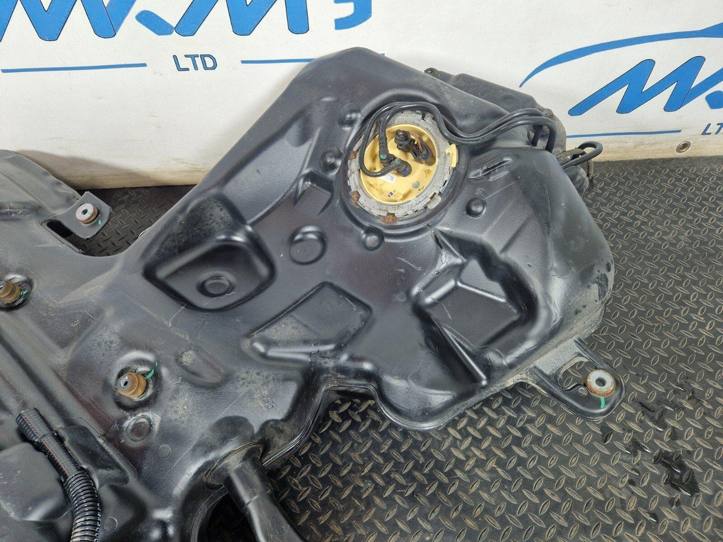 10-18 AUDI A7 4G S-LINE OEM FUEL TANK WITH PUMP 4G8201021 4G0919050
