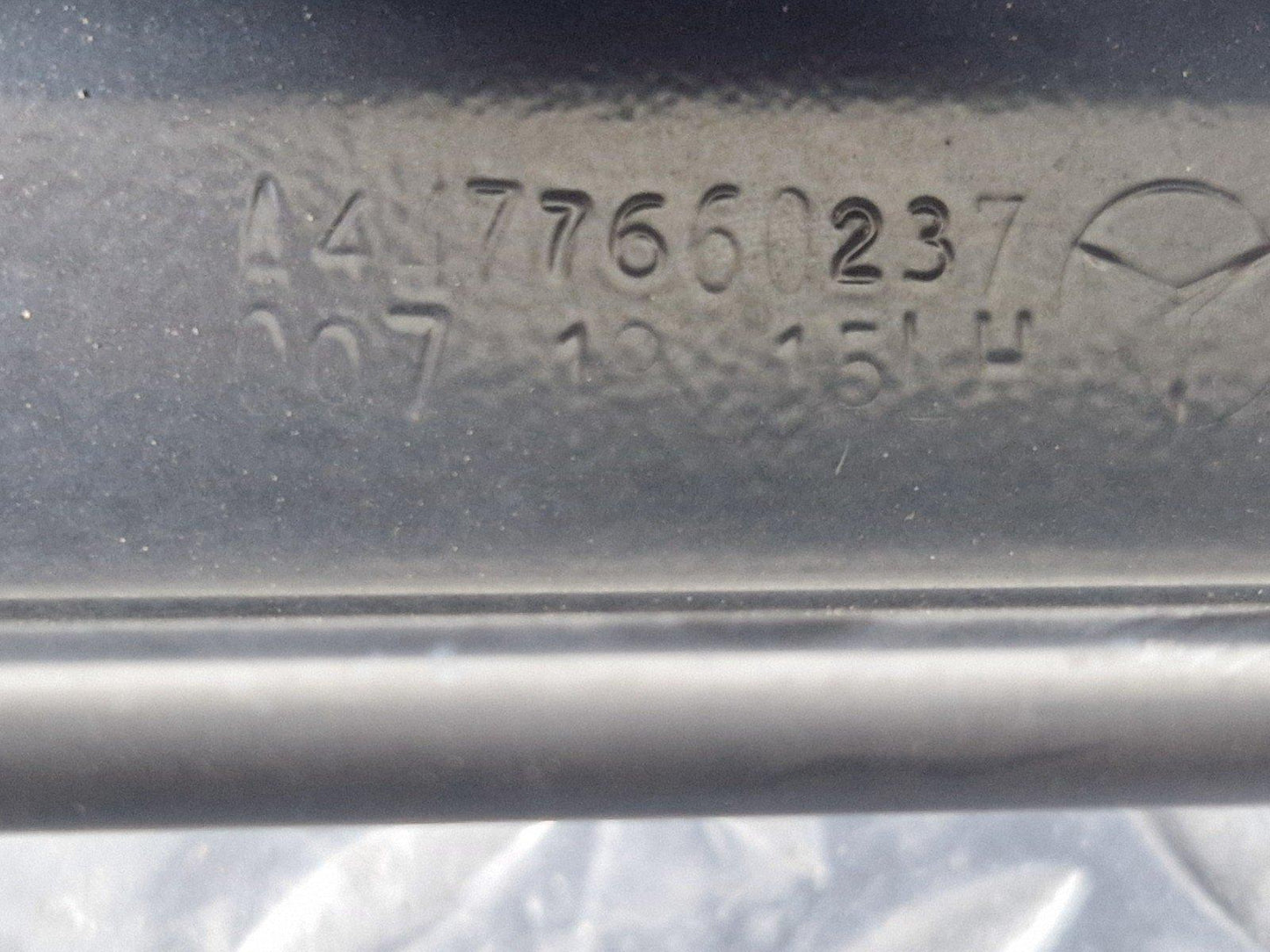 14-23 MERCEDES VITO W447 GENUINE SLIDING DOOR CENTER LEFT GUIDE RAIL A4477660237