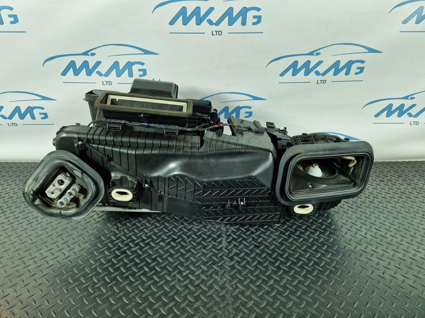 14-21 MERCEDES BENZ W205 GENUINE HEATER MATRIX/RADIATOR/CORE A2058306304
