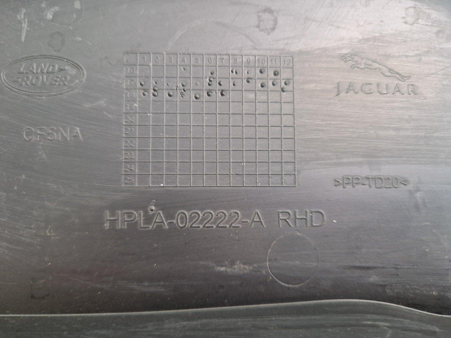 17-ON LAND ROVER DISCOVERY L462 RIGHT SIDE WIPER SCUTTLE TRIM PANEL HPLA02222A