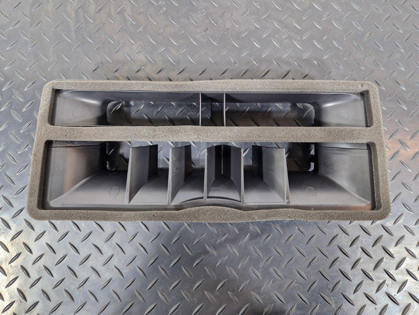 15-18 AUDI A7 4G GENUINE OEM CENTRE DEFROST AIR DUCT GRILLE CHANNEL 4G2858431