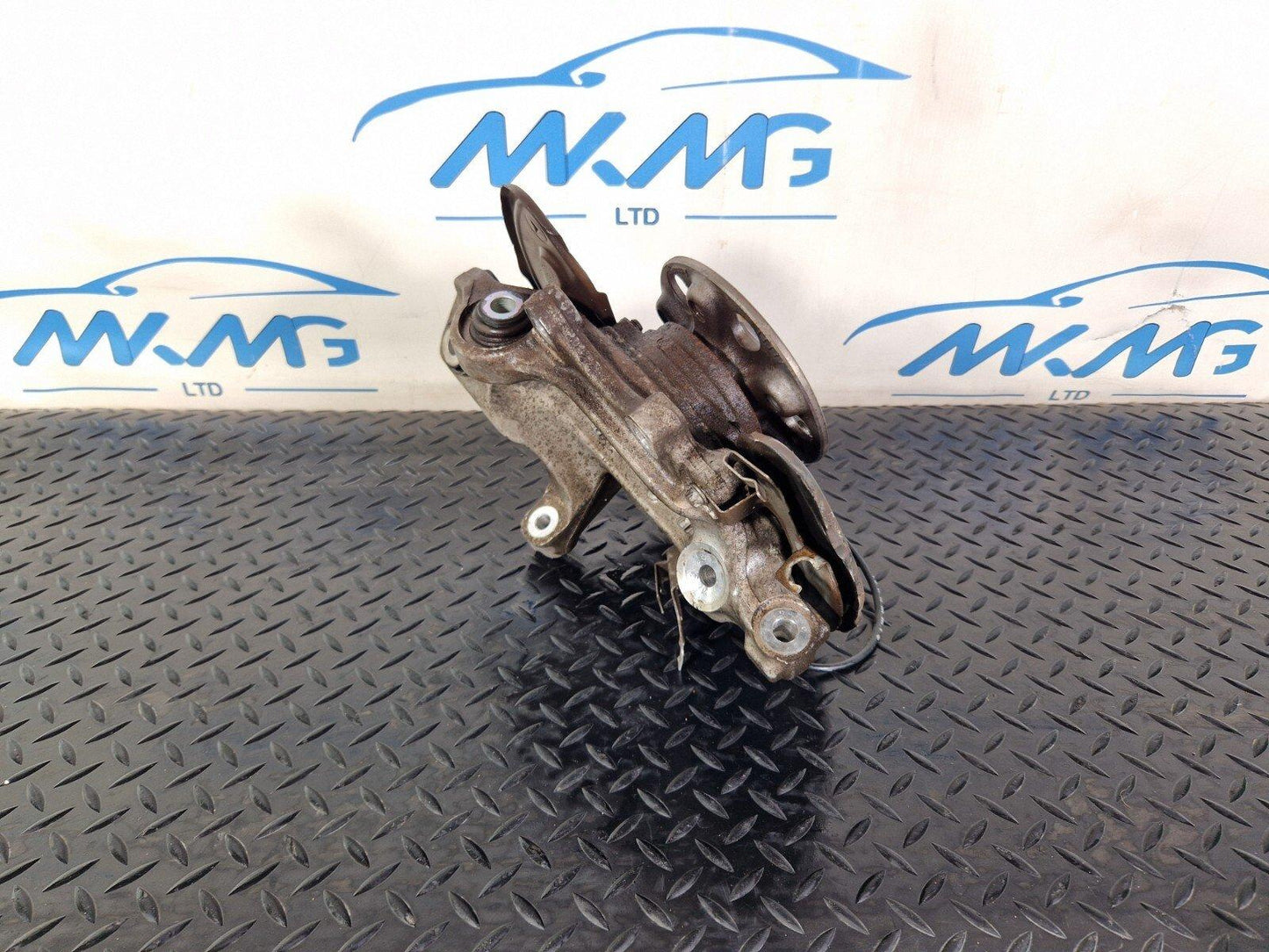 14-21 MERCEDES BENZ C200 W205 REAR LEFT PASSENGER SIDE WHEEL HUB A2055467380