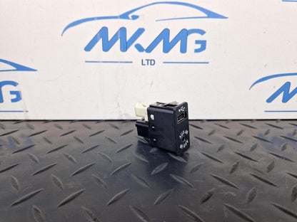 11-18 BMW 6 SERIES F06 AUX IN USB SOCKET POWER PORT 9237654
