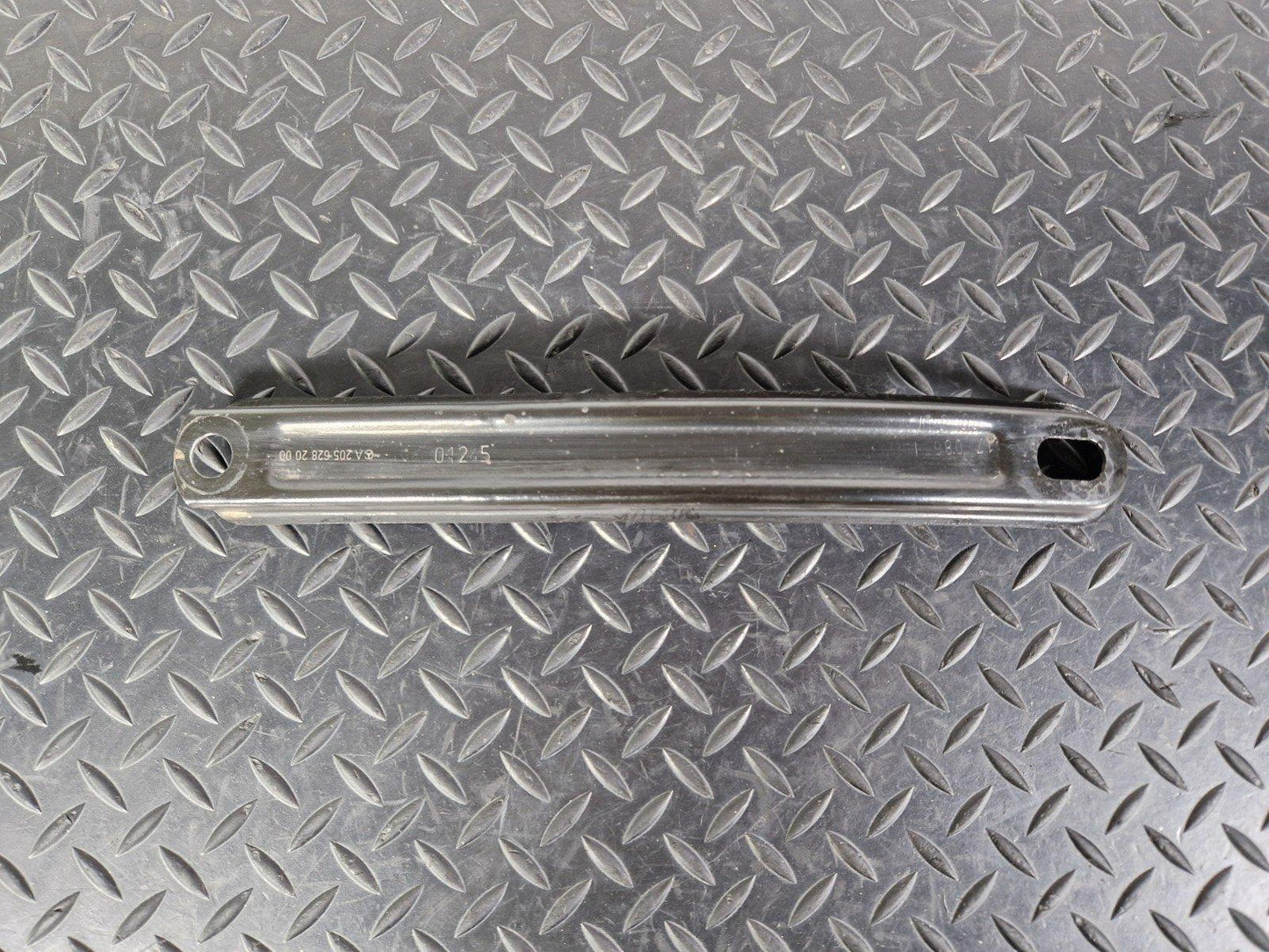 14-21 MERCEDES BENZ C300h W205 FRONT AXLE CARRIER BRACING BRACKET A2056282000