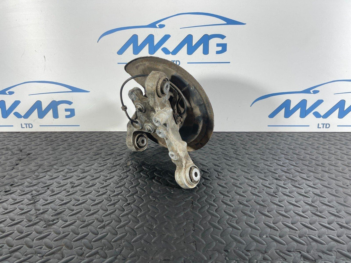 12-18 MERCEDES A CLA W176 C117 GENUINE REAR PASSENGER SIDE WHEEL HUB A2460306