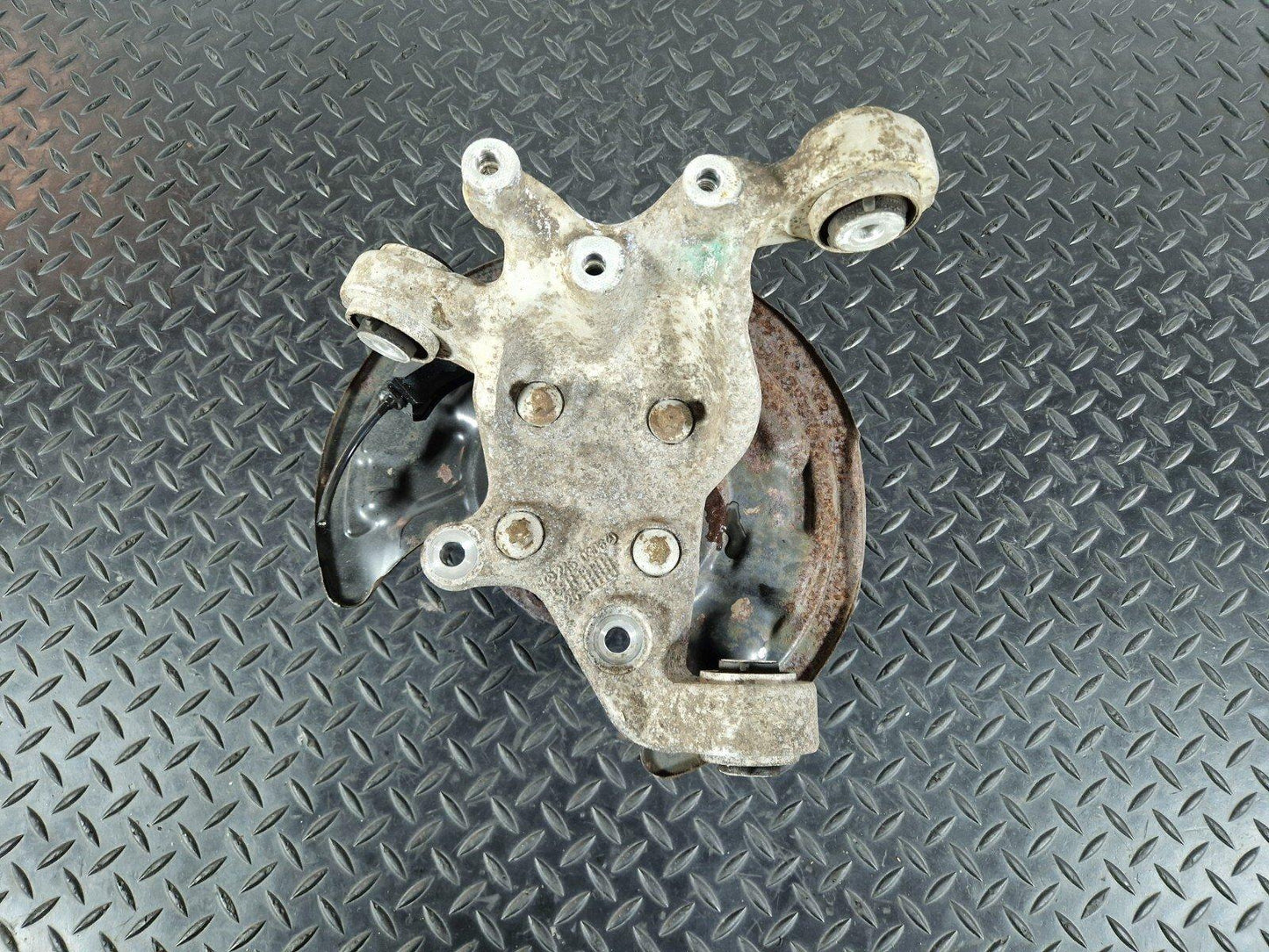 14-19 MERCEDES BENZ GLA X156 OEM REAR LEFT PASSENGER SIDE WHEEL HUB 2460306