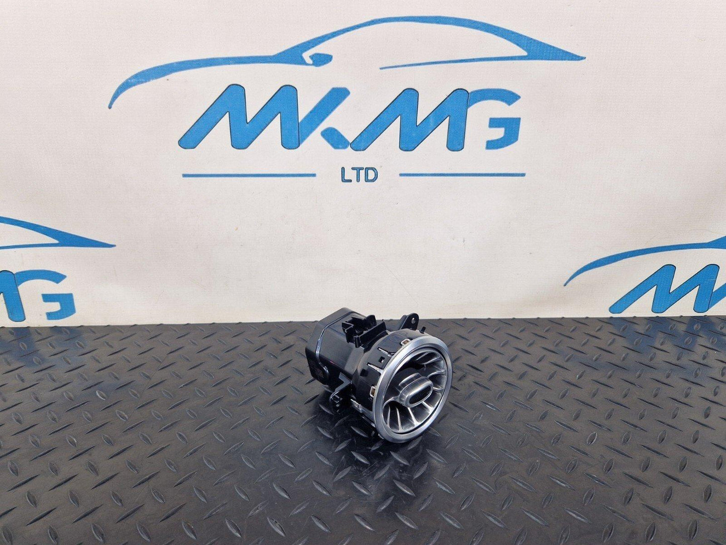 19-ON MERCEDES BENZ A CLASS W177 DASHBOARD CENTER AIR VENT GRILLE A1778309100