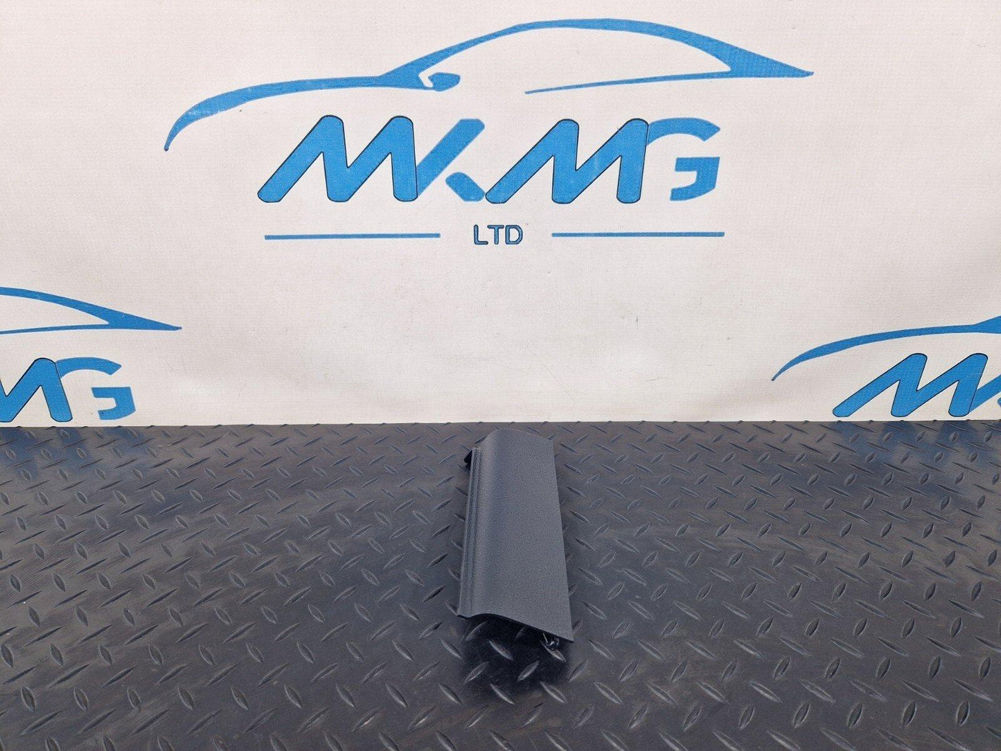 14-23 MERCEDES VITO W447 LEFT SIDE B-PILLAR LOWER SEAT BASE TRIM A4479107900