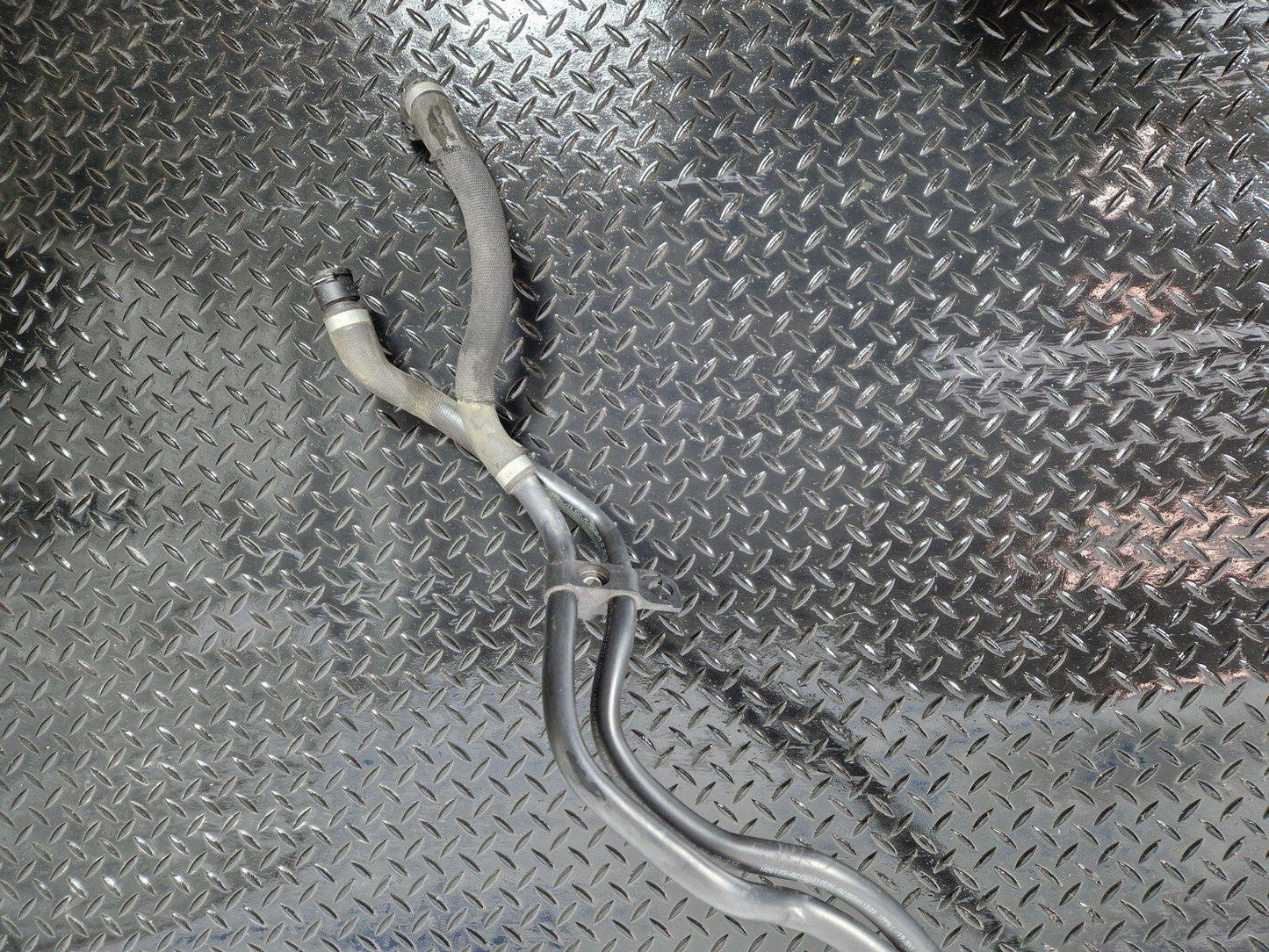 14-21 MERCEDES BENZ C300h W205 HYBRYD WATER COOLANT PIPES HOSE A2055010591