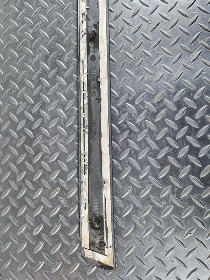 12-17 AUDI S5 CONVERTIBLE FRONT RIGHT SIDE O/S INNER DOOR SILL TRIM 8T0853374