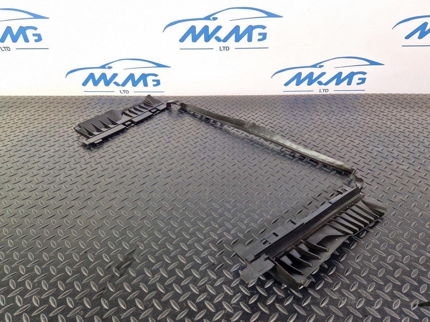 14-21 MERCEDES BENZ C220d W205  RADIATOR AIR GUIDE DUCT A2055050130
