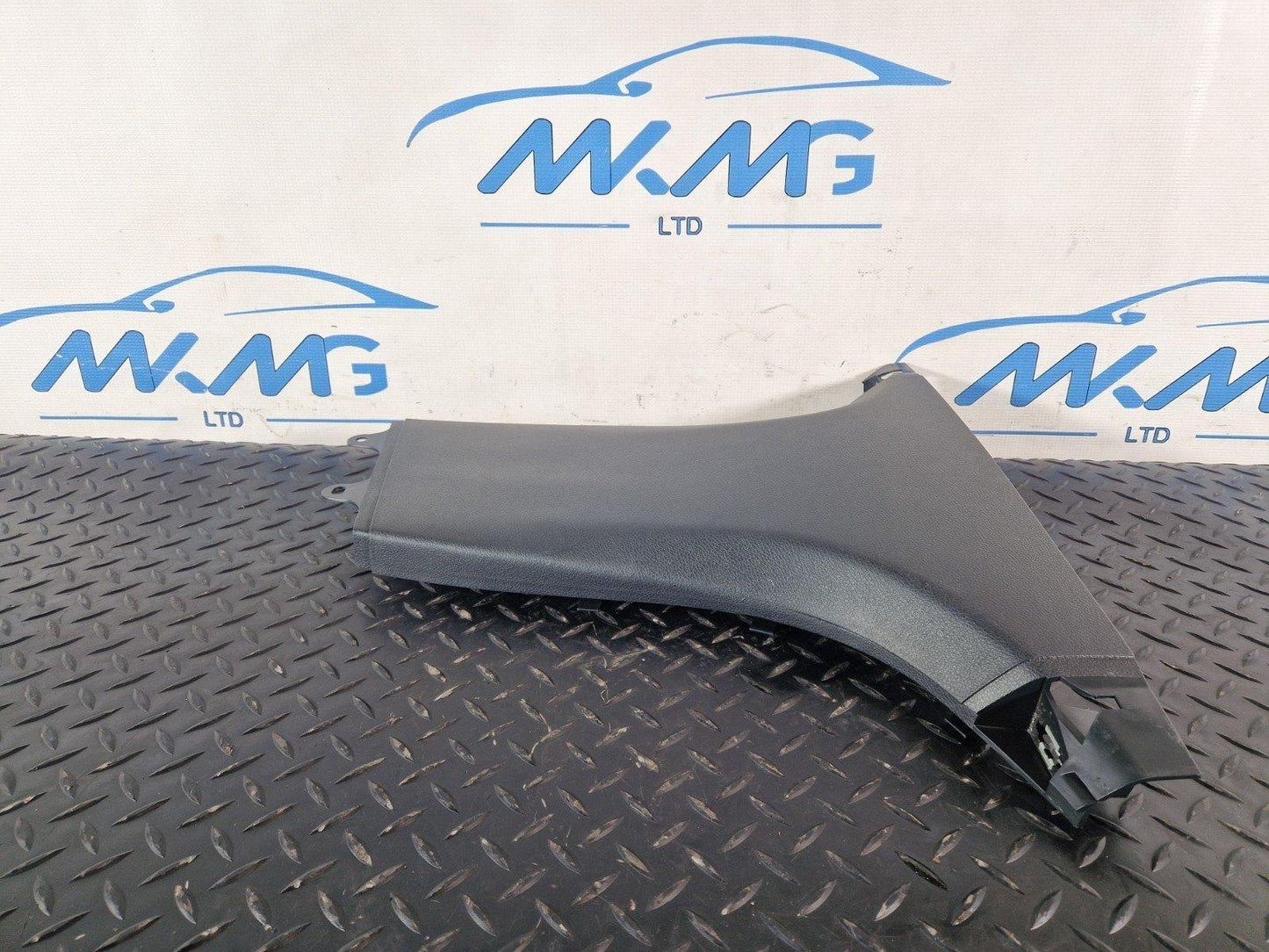 16-22 MERCEDES BENZ X253 RIGHT SIDE B PILLAR LOWER TRIM COVER A2536900625