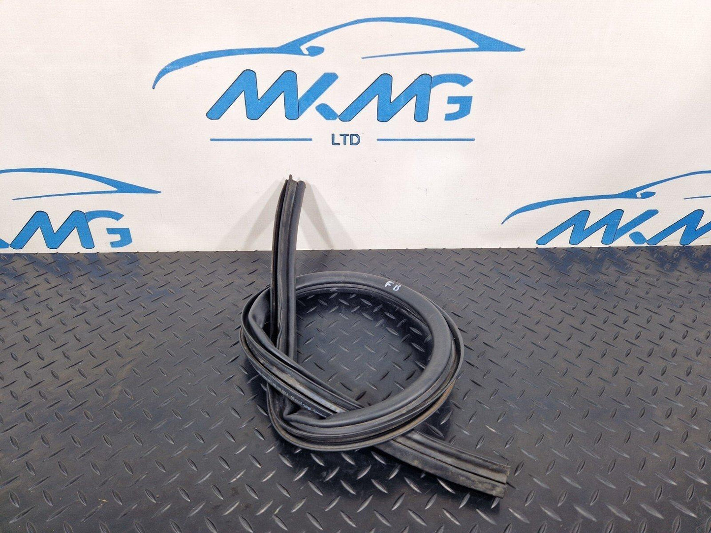 10-18 AUDI A7 4G S-LINE GENUINE ENGINE BAY BONNET RUBBER WEATHER SEAL 4G8823723A