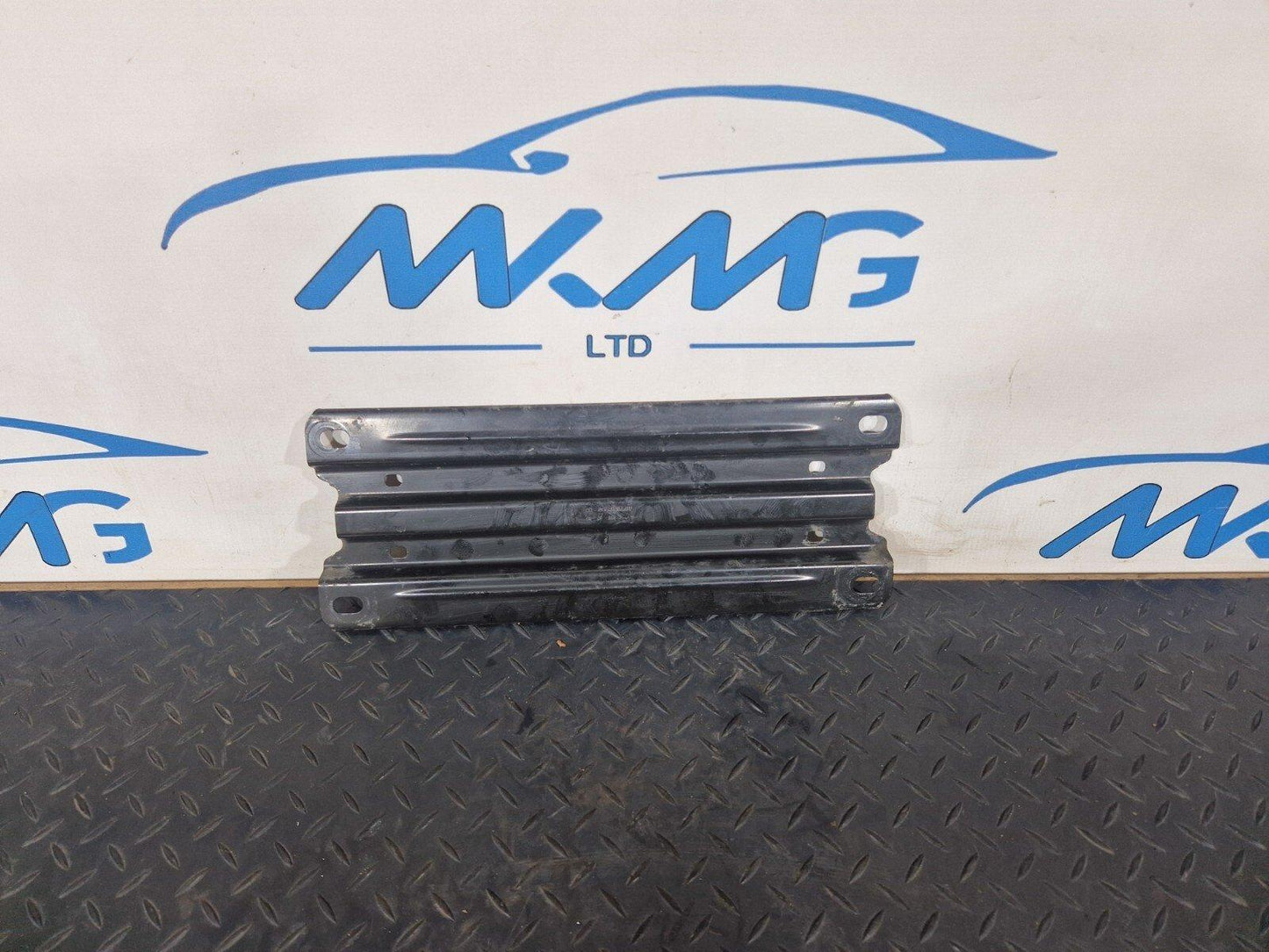 18-ON MERCEDES BENZ A CLASS W177 UNDERBODY MOUNT BRACKET  A1776161900