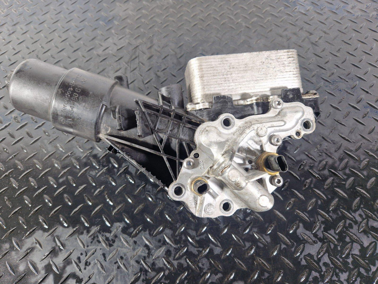 19-ON MERCEDES BENZ B CLASS W247 OIL FILTER HOUSING A6541800165 A6541806100