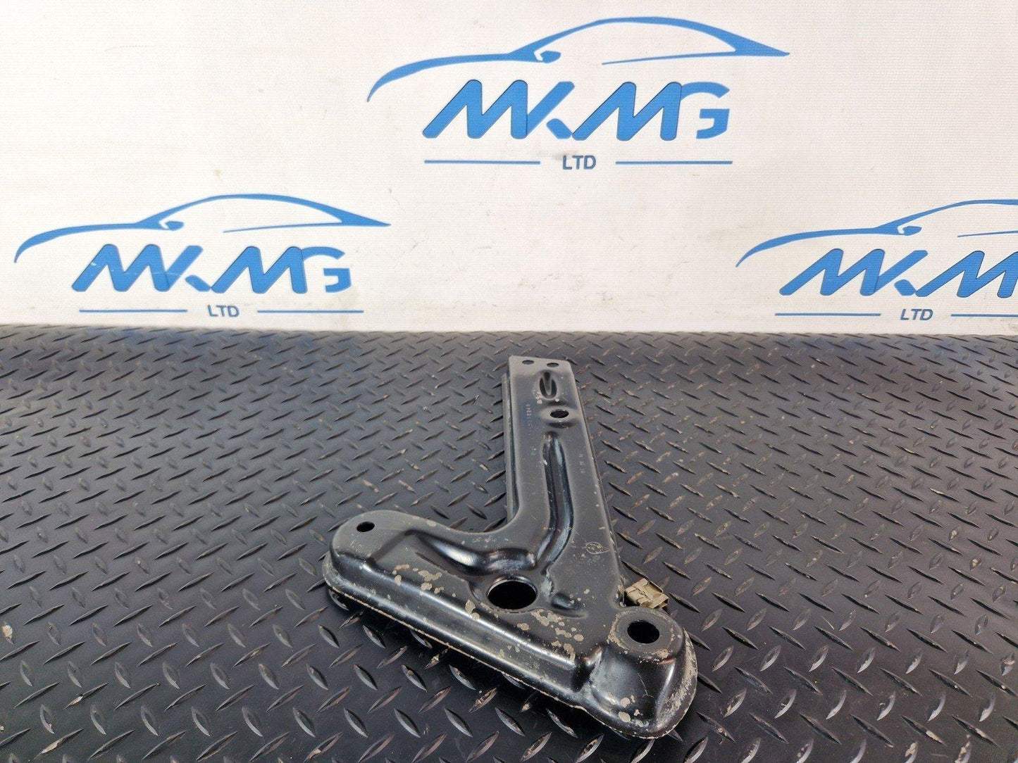 16-19 MERCEDES BENZ GLE W166 FRONT LEFT N/S WHEEL ARCH BRACKET A1643310940