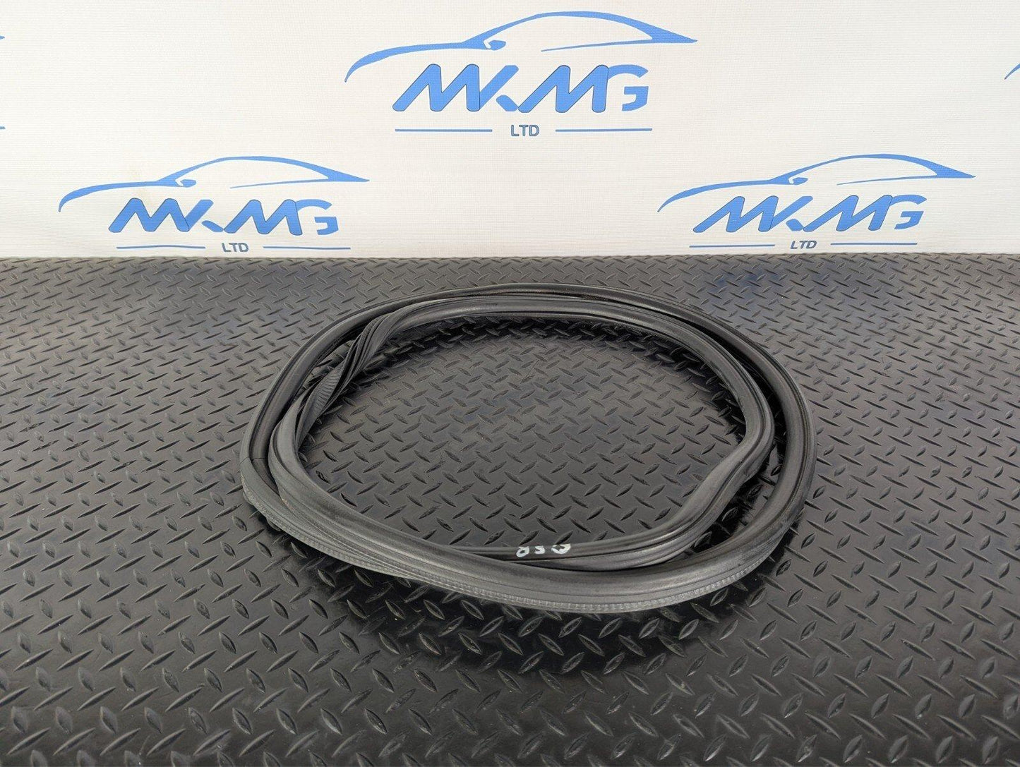 16-19 AUDI A4 B9 SALOON OEM REAR DOOR RUBBER SEAL FITS LEFT & RIGHT 8W5833721B