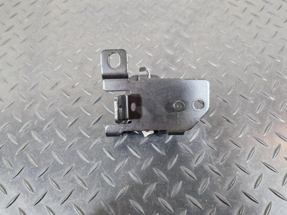 14-21 MERCEDES BENZ C220 W205 REAR PARCEL SHELF RIGHT O/S MOUNTING PLATE BRACKET