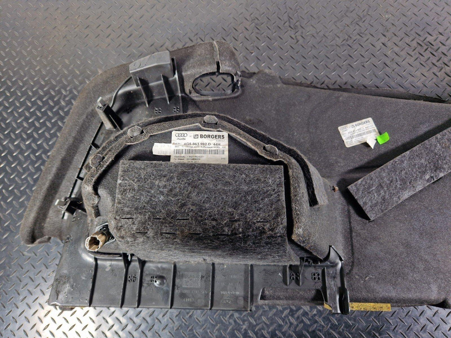 12-18 AUDI A6 C7 REAR RIGHT SIDE BOOT PANEL COVER 4G5863888D 4G5863992D