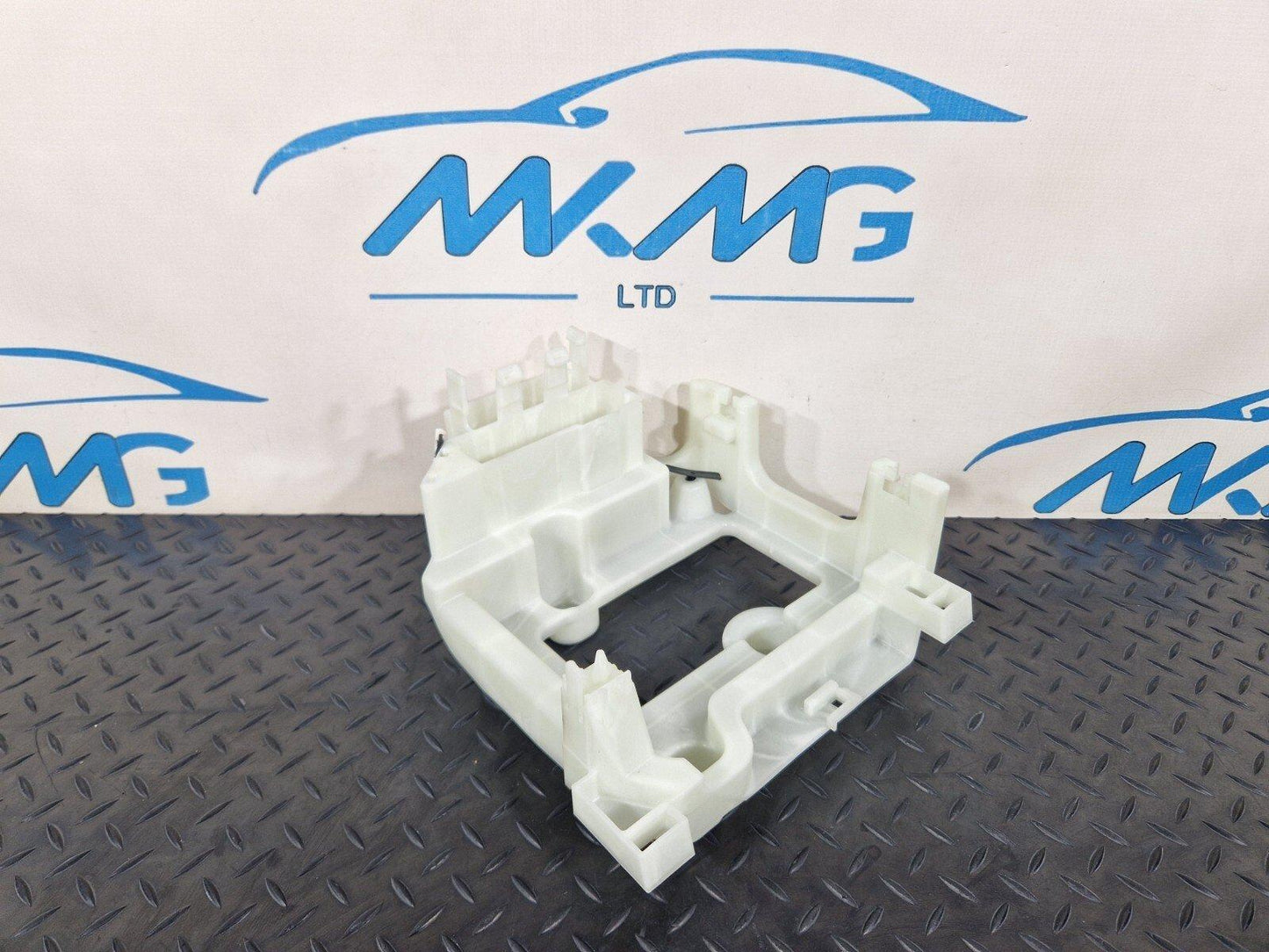 20-24 BMW 1 SERIES F40 GENUINE CURRENT DISTIBUTOR BRACKET HOLDER TRAY 6837044