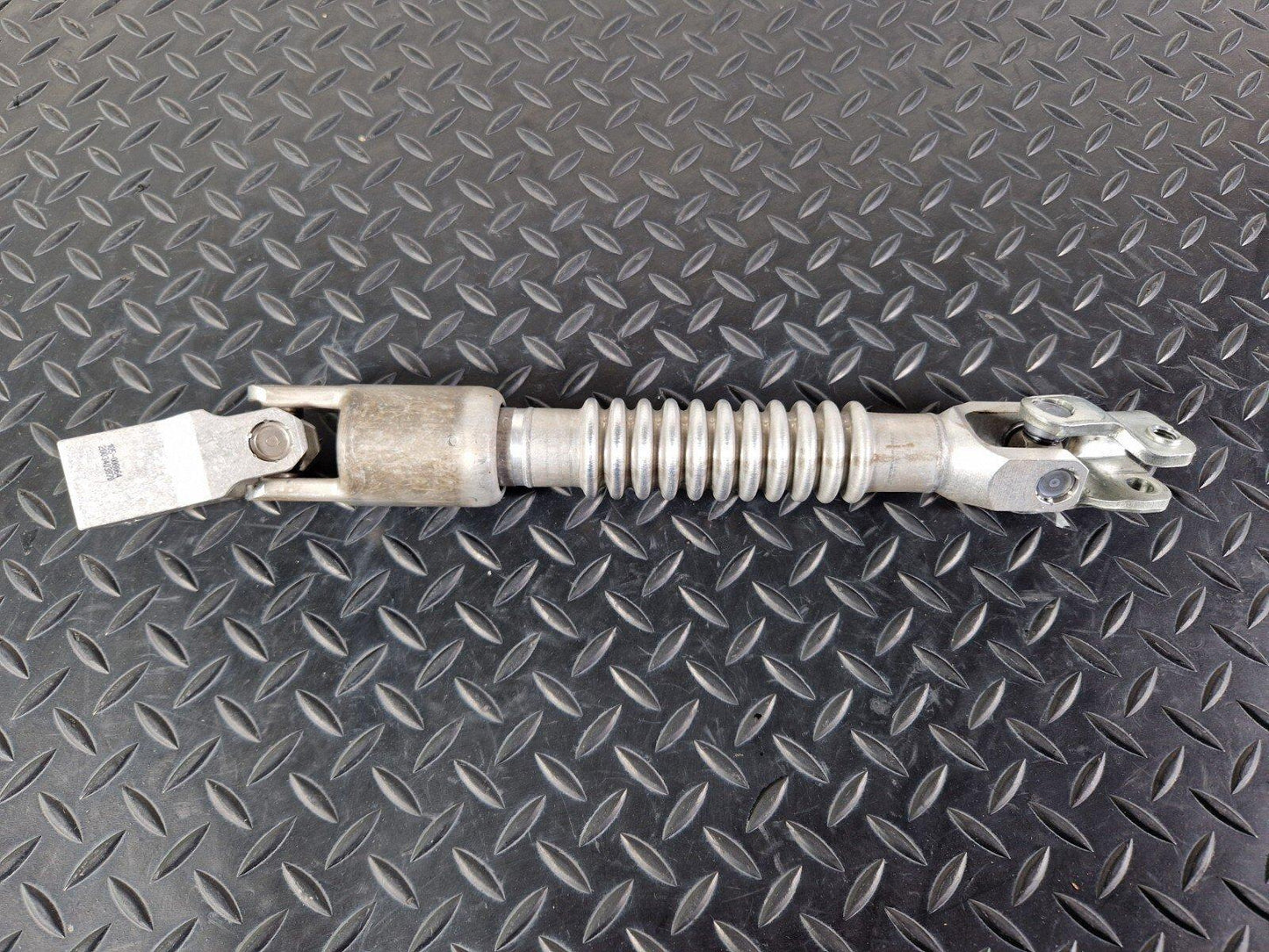 20-24 BMW 1 SERIES F40 STEERING COLUMN LOWER MANUAL ADJUST SPINDLE 6872145