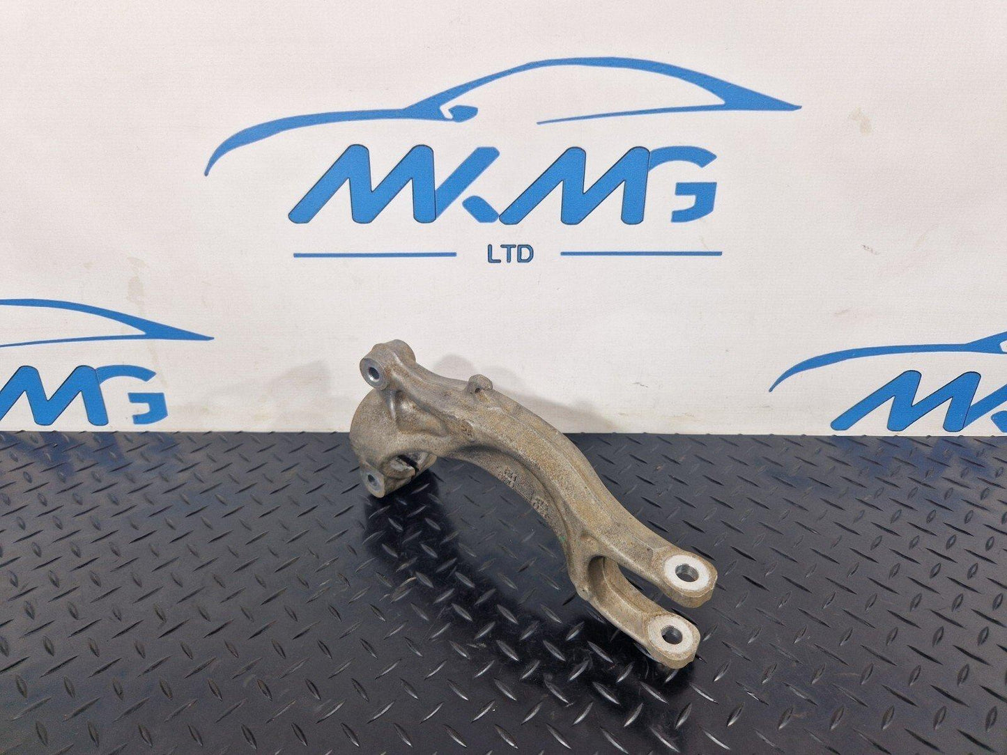 16-19 AUDI A4 B9 AVANT ULTRA SPORT FRONT RIGHT SIDE SHOCK ABSORBER HOLDER 8W0038