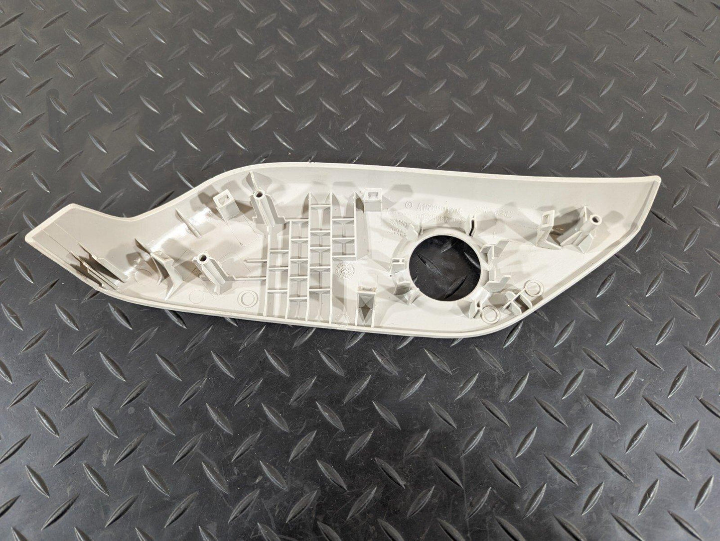 11-19 MERCEDES BENZ ML W166 FRONT RIGHT SIDE SEAT COVER TRIM PANEL A1669101204