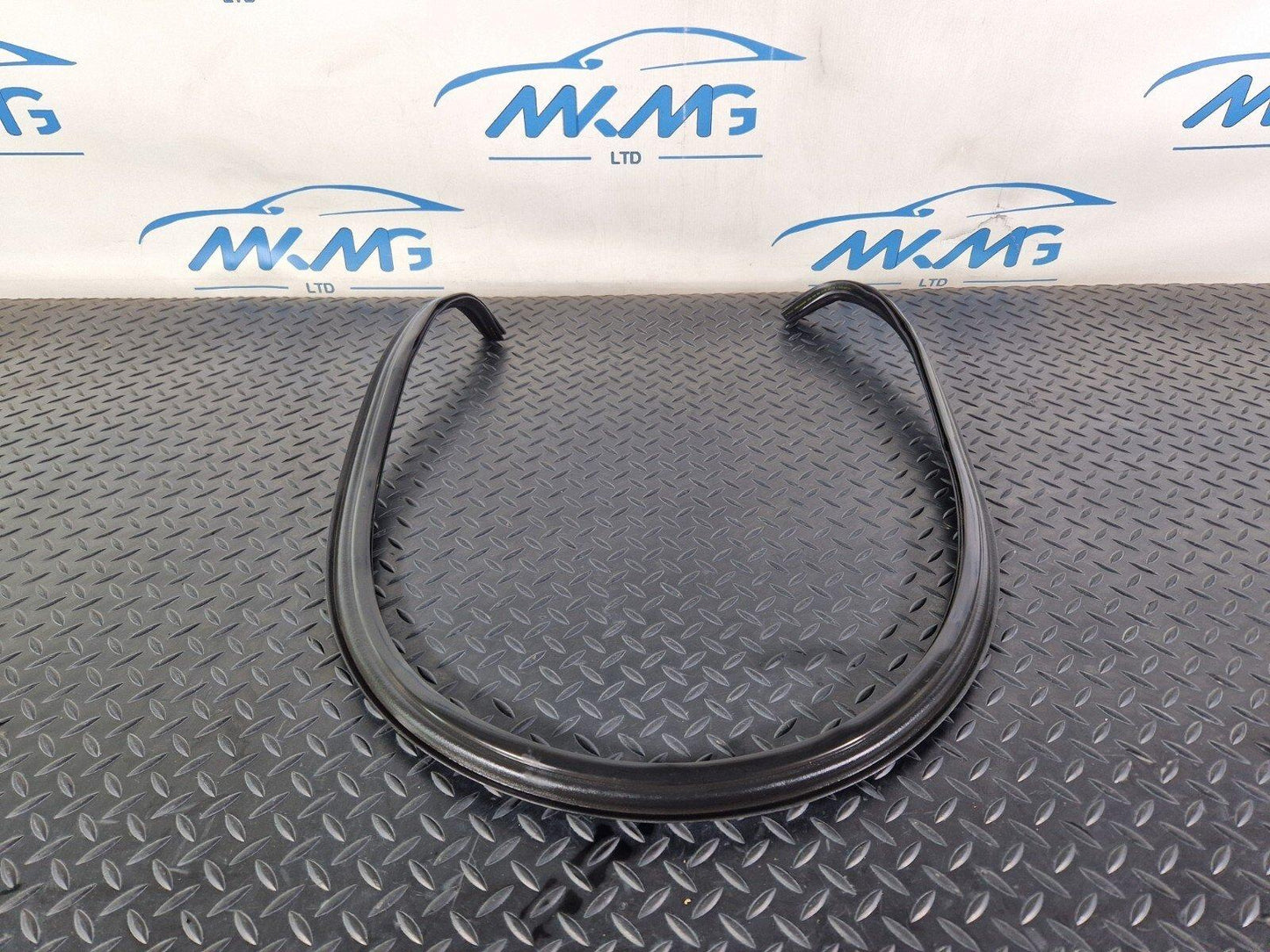 18-ON MERCEDES BENZ SPRINTER W907 OEM BONNET RUBBER SEAL A9108870000
