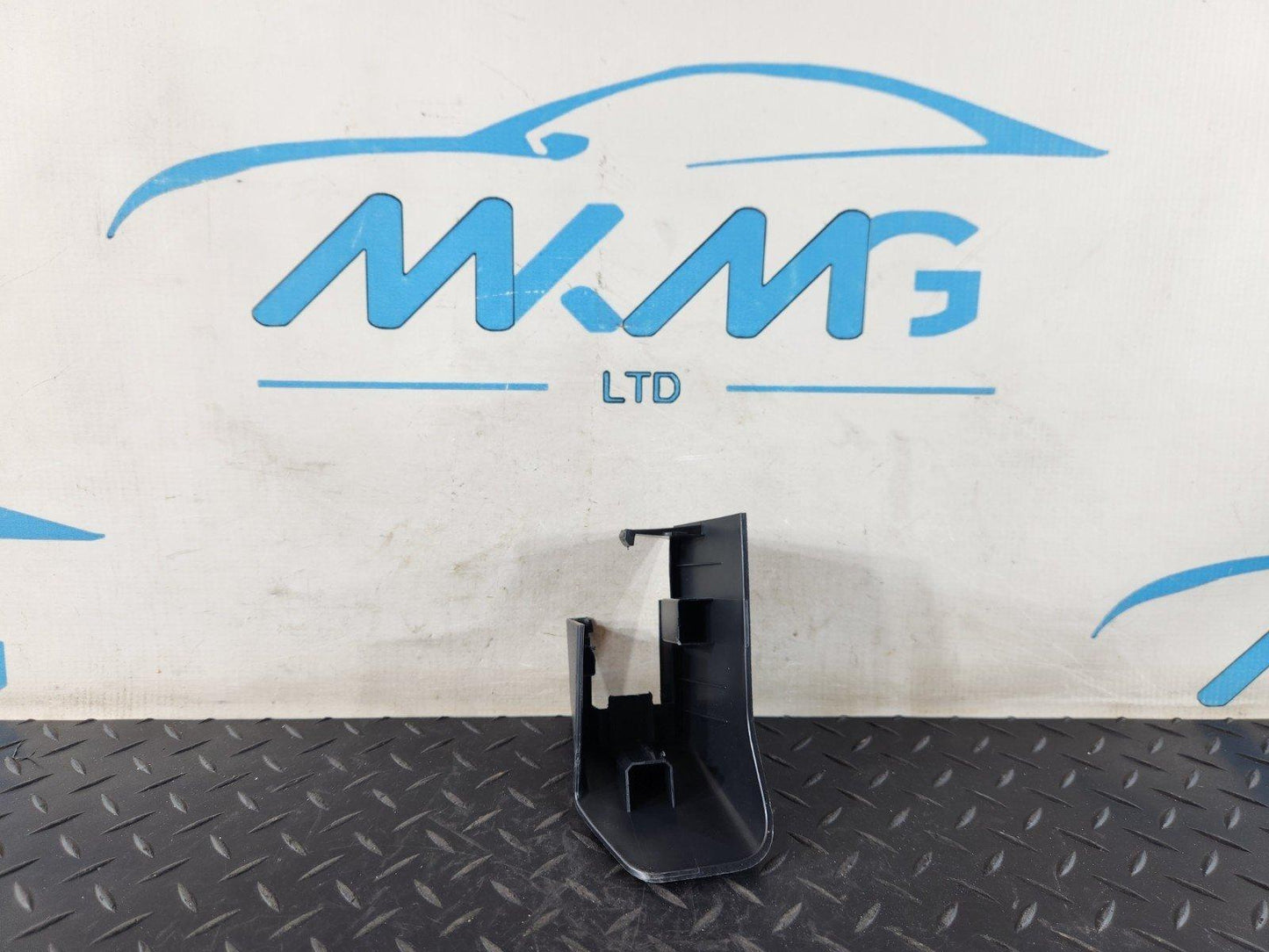 19-ON MERCEDES BENZ B CLASS W247 FRONT SEAT GUIDE RAIL COVER A2479190400