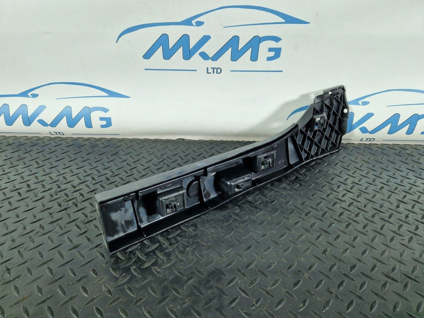14-21 BMW 2 SERIES GRAN TOURER F46 GENUINE REAR RIGHT SIDE SKIRT BRACKET 7318862