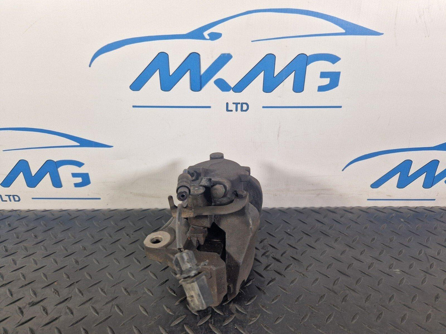 16-19 AUDI A4 B9 GENUINE N/S PASSENGER SIDE FRONT BRAKE CALIPER 8W05BQ 0315 CLZ