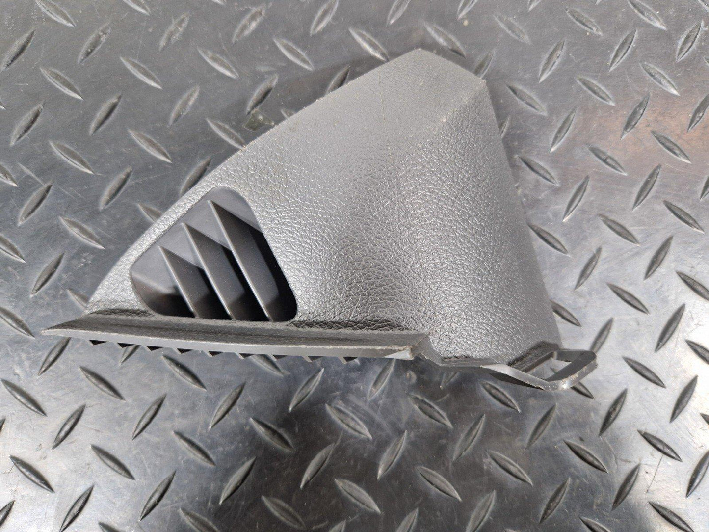 18-ON MERCEDES BENZ SPRINTER W907 W910 OEM AIR VENT COVER A9106802900