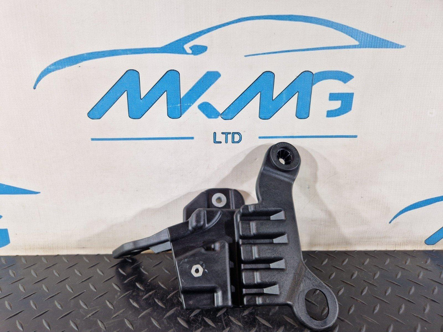 19-ON RANGE ROVER EVOQUE L551 AIR FILTER BOX MOUNTING BRACKET K8D2114B06A